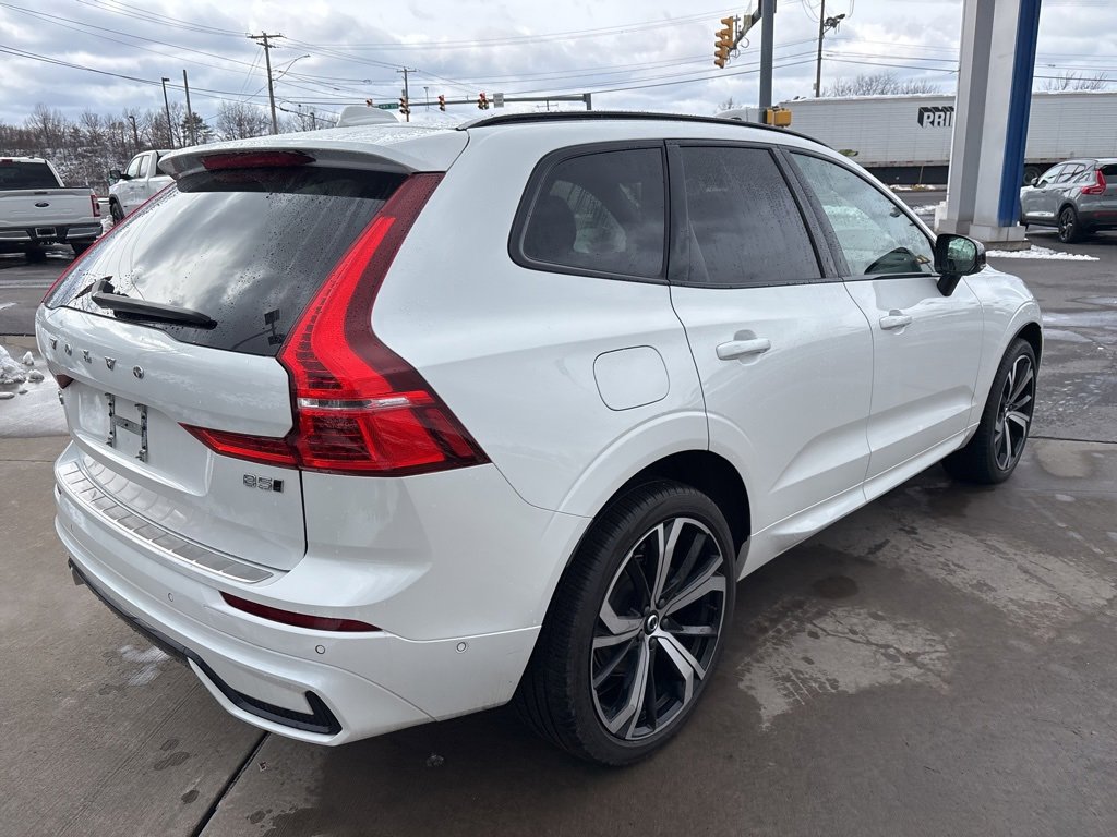 Certified 2024 Volvo XC60 B5 Ultimate w/ Protection Package Premier image 6