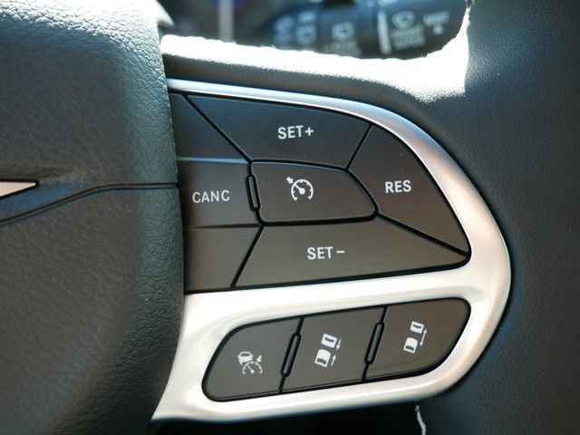 New 2027 Chrysler Pacifica Select AWD/4WD image 20