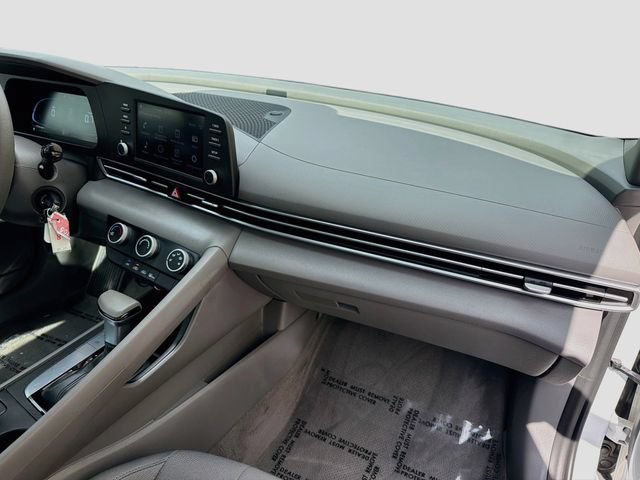 Certified 2025 Hyundai Elantra SE FWD image 27