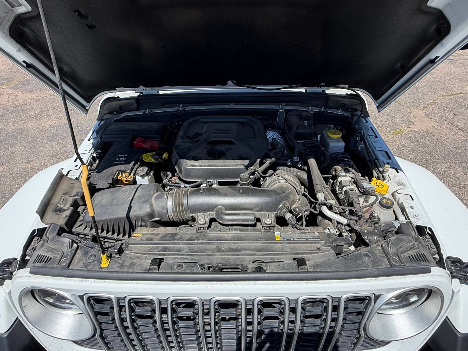 Used 2025 Jeep Wrangler Unlimited Sahara AWD/4WD image 32