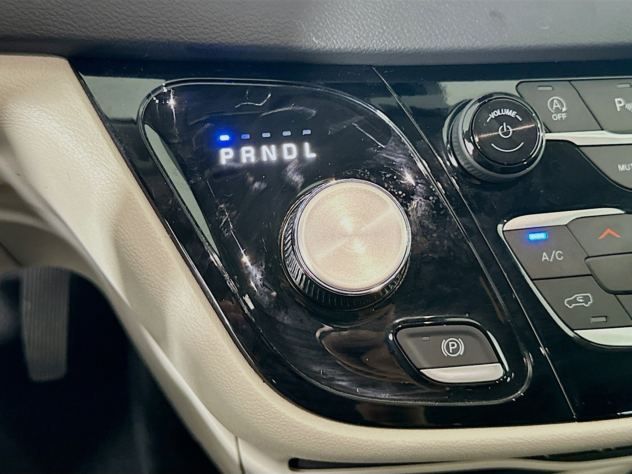 Used 2024 Chrysler Pacifica Touring-L image 24