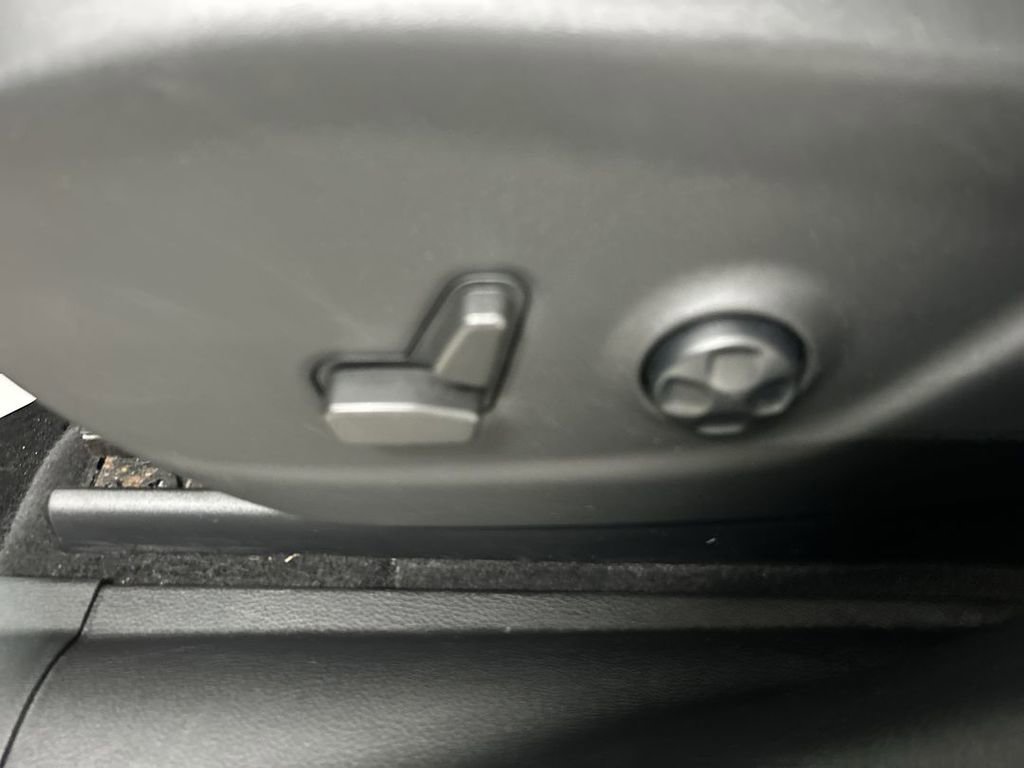 Used 2021 Jeep Cherokee Limited image 10