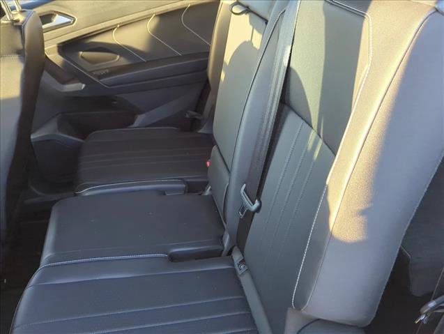 Used 2023 Volkswagen Tiguan SE R-Line FWD image 22