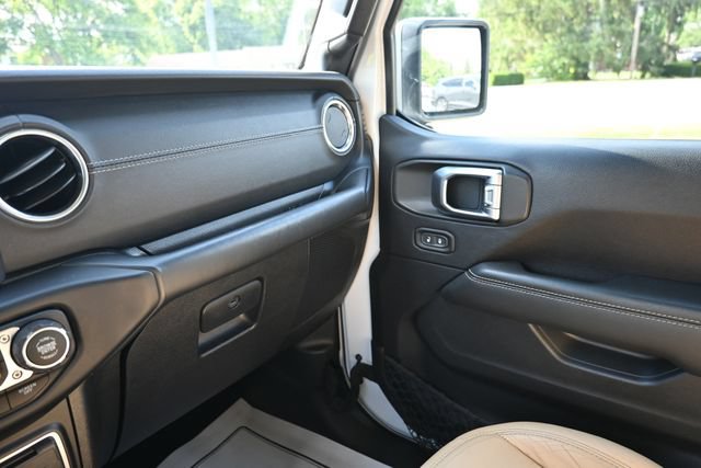 Used 2019 Jeep Wrangler Unlimited Sahara AWD/4WD image 28