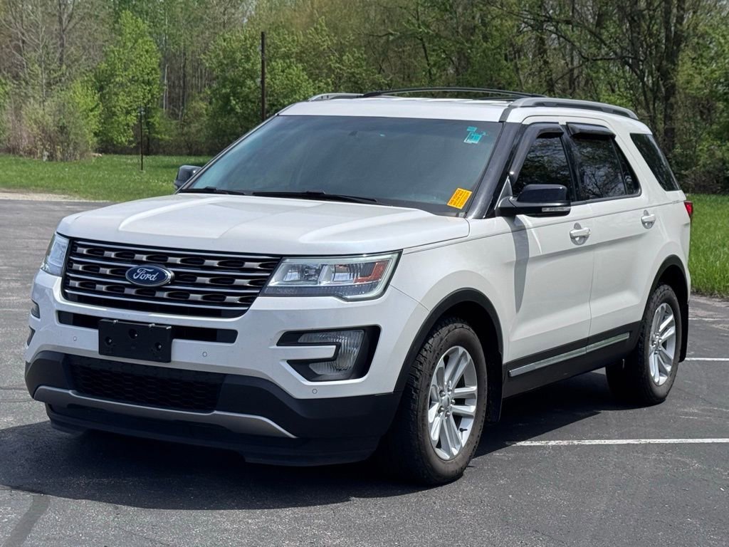 Used 2016 Ford Explorer XLT w/ Equipment Group 202A FWD image 3