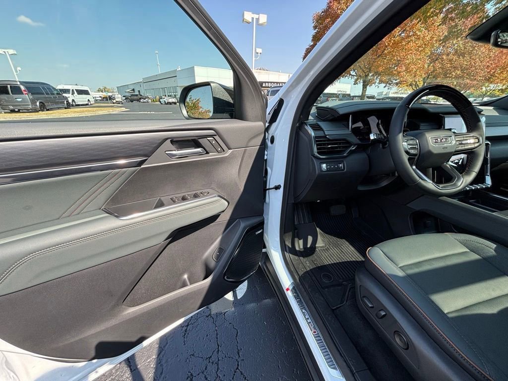 New 2026 GMC Acadia AT4 w/ Super Cruise Package image 23