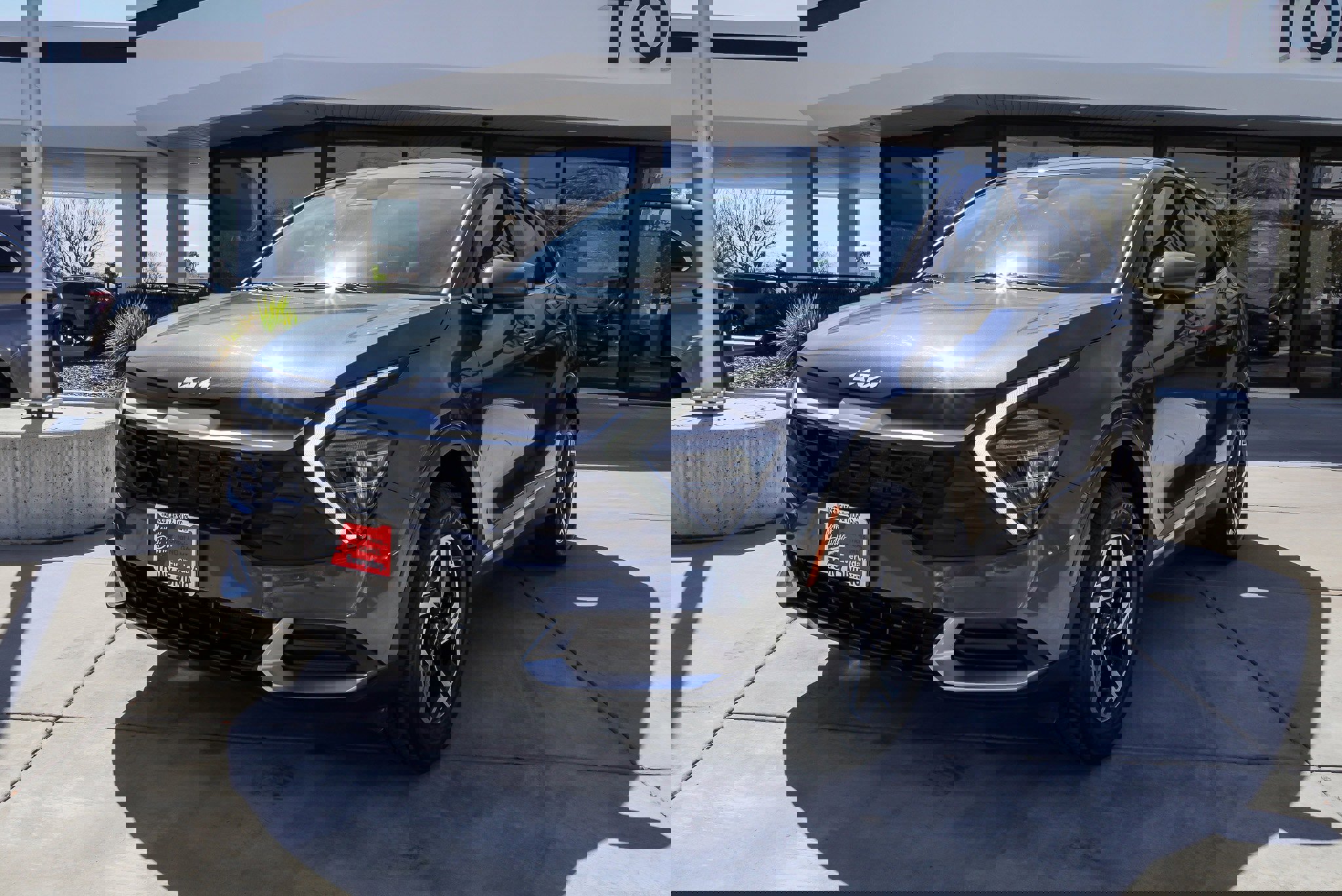 Used 2025 Kia Sportage LX image 4