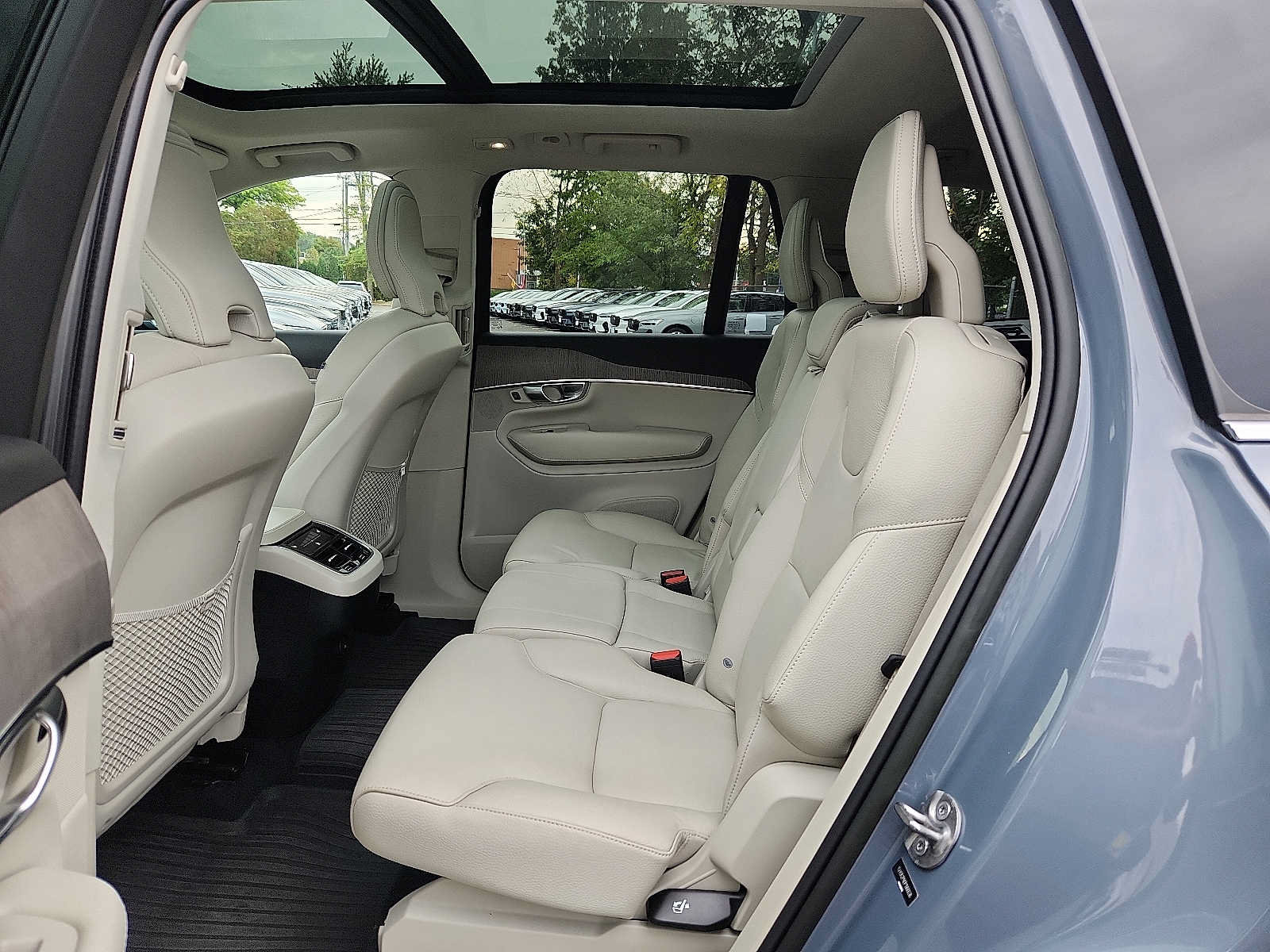 Used 2023 Volvo XC90 B6 Plus w/ Protection Package AWD/4WD image 10