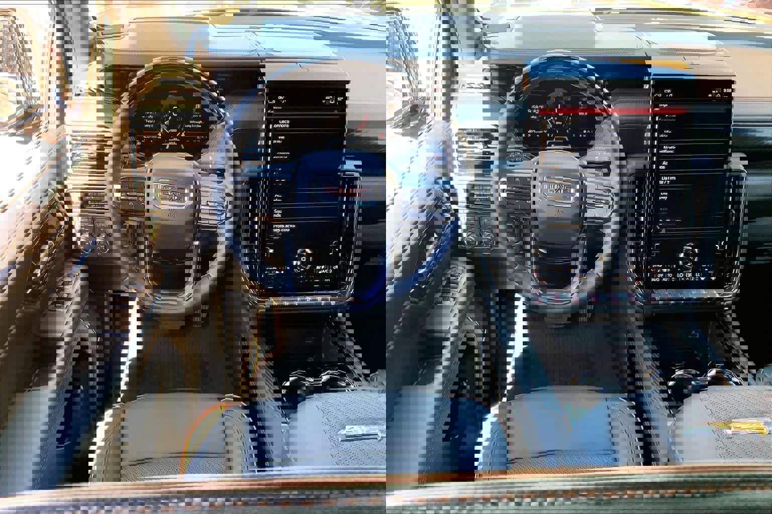 Used 2025 GMC Yukon XL AT4 w/ AT4 Premium Plus Package image 6