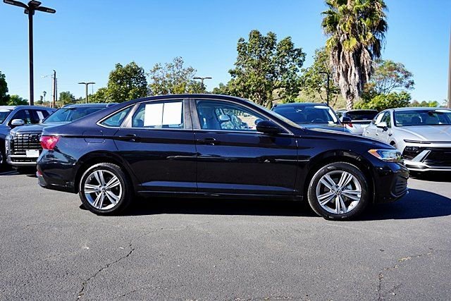 Used 2024 Volkswagen Jetta SE image 7