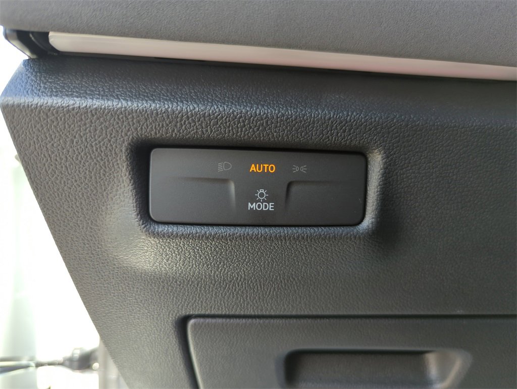 New 2026 Volkswagen Tiguan SE R-Line image 41