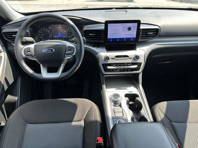 Used 2023 Ford Explorer XLT image 12