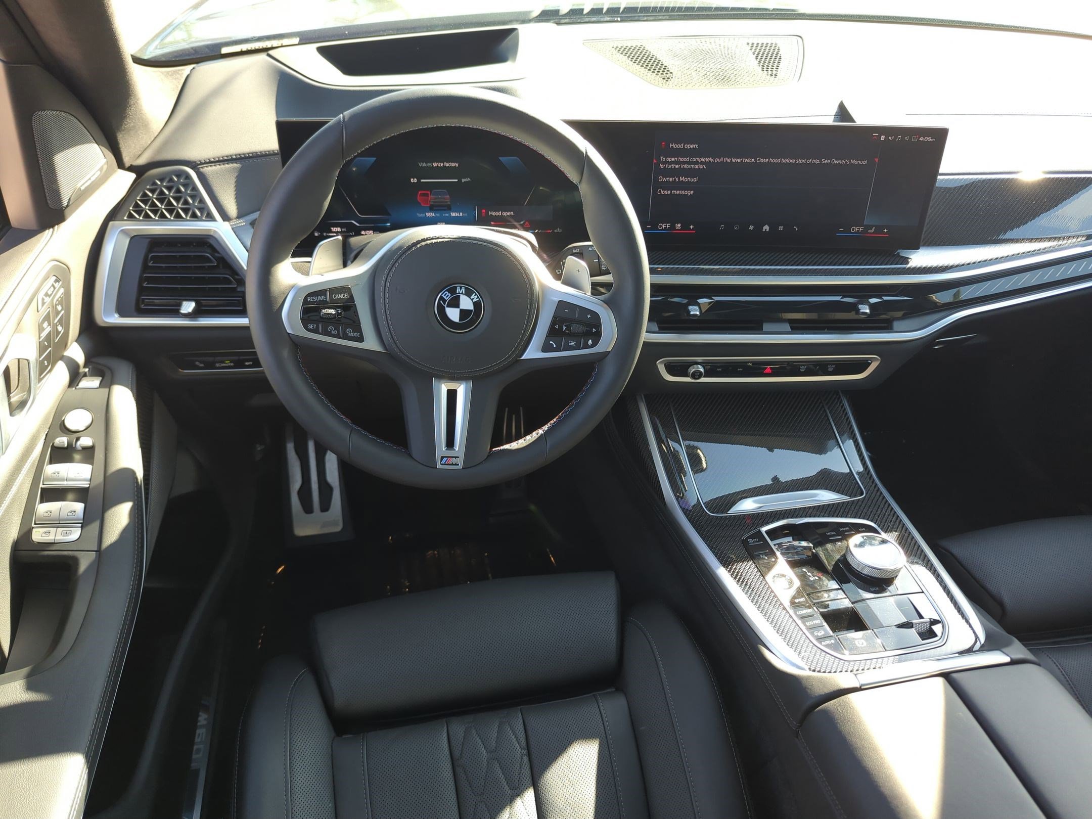 Used 2025 BMW X7 M60i w/ Executive Package image 29