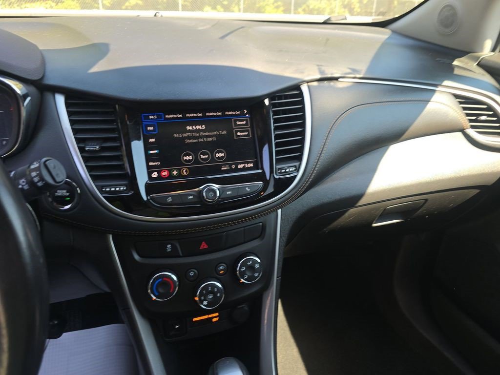 Certified 2022 Chevrolet Trax LT w/ Redline Edition image 3