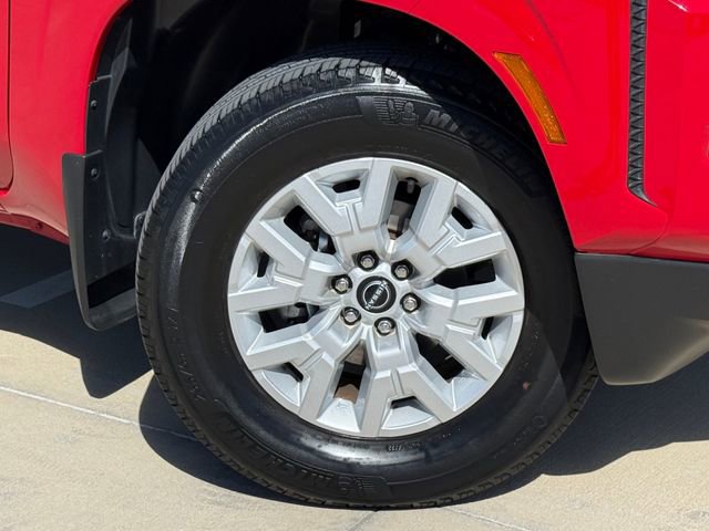 Used 2022 Nissan Frontier SV image 2