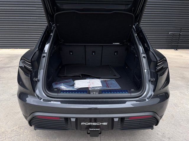 New 2026 Porsche Macan 4 Electric image 27