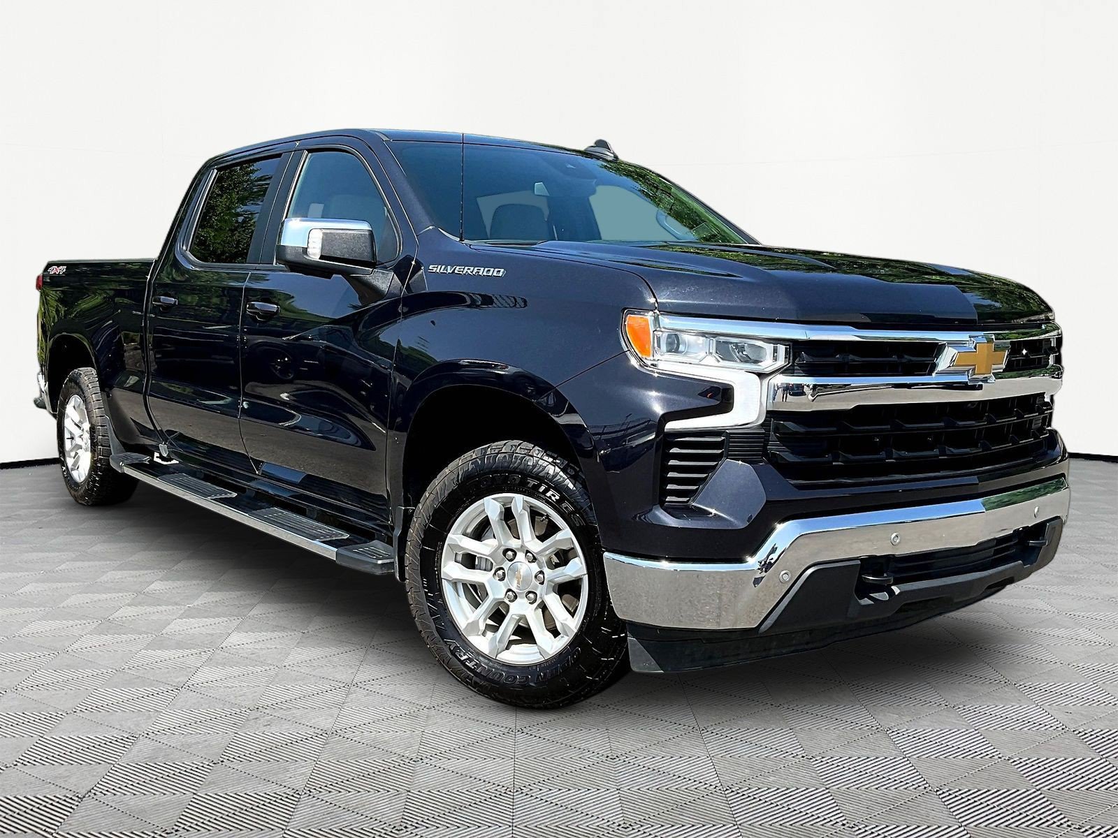 Used 2024 Chevrolet Silverado 1500 LT w/ Max Trailering Package AWD/4WD image 3