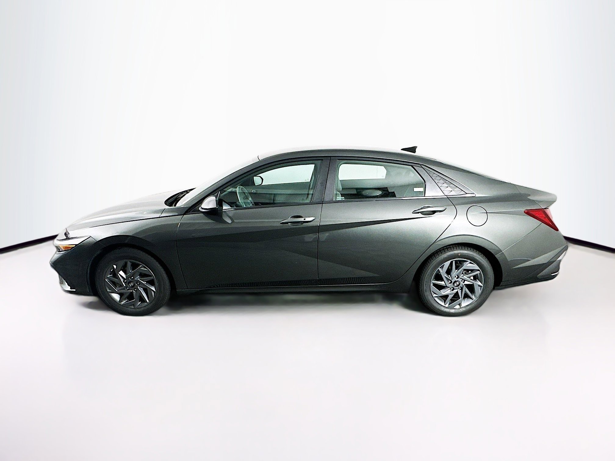 Used 2024 Hyundai Elantra SEL image 4