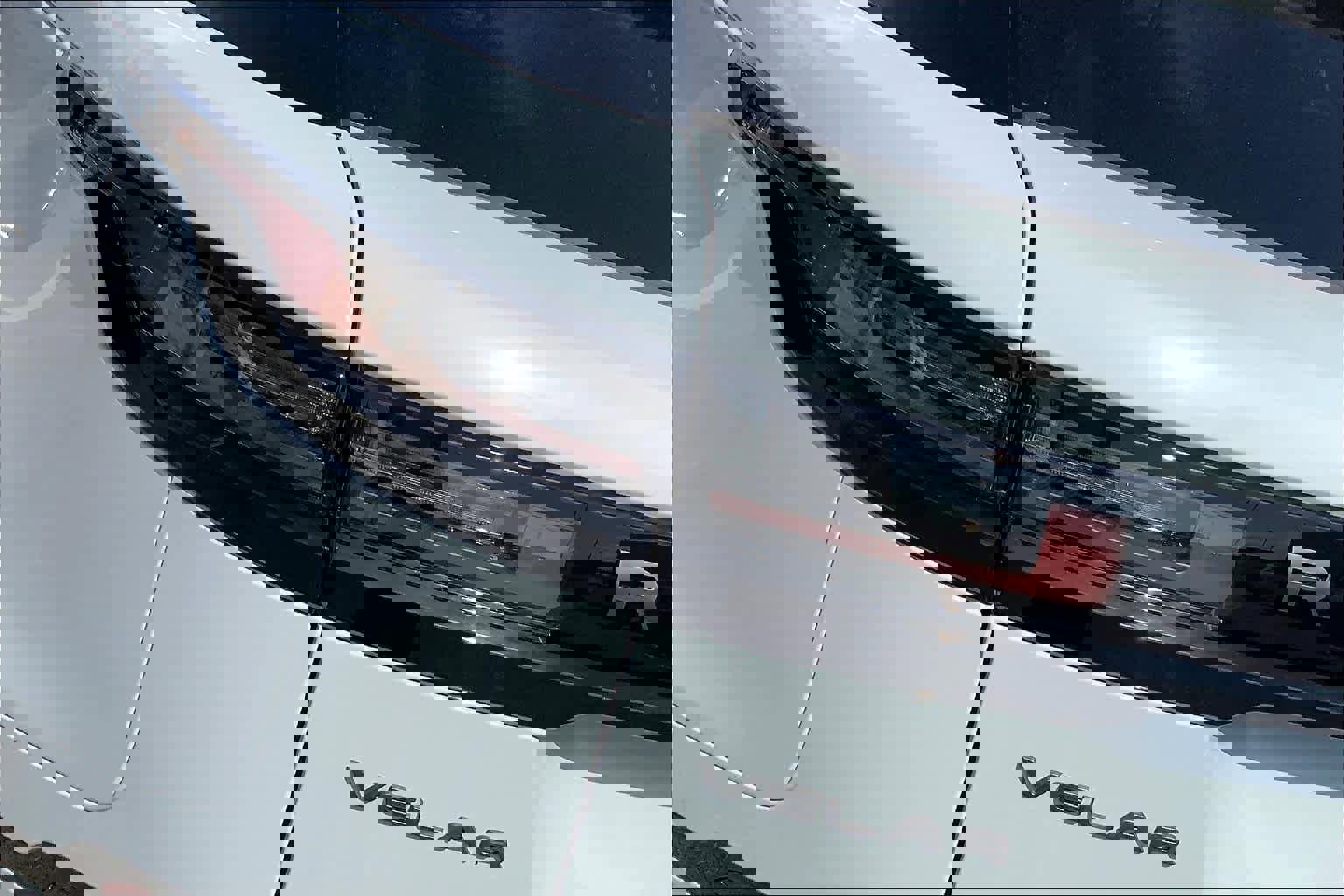 Used 2025 Land Rover Range Rover Velar Dynamic SE image 14