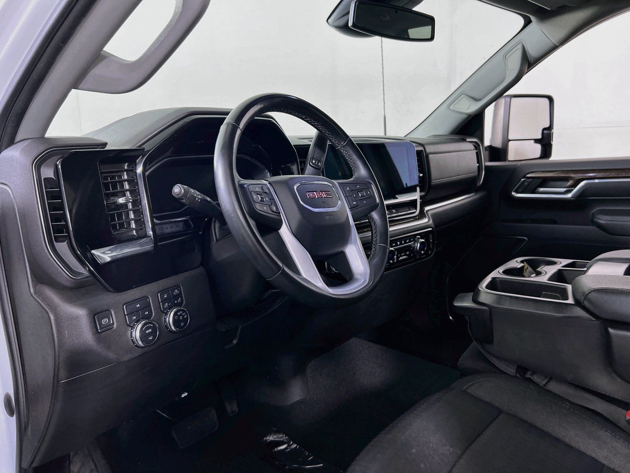 Used 2024 GMC Sierra 2500 SLE w/ SLE Convenience Package AWD/4WD image 9