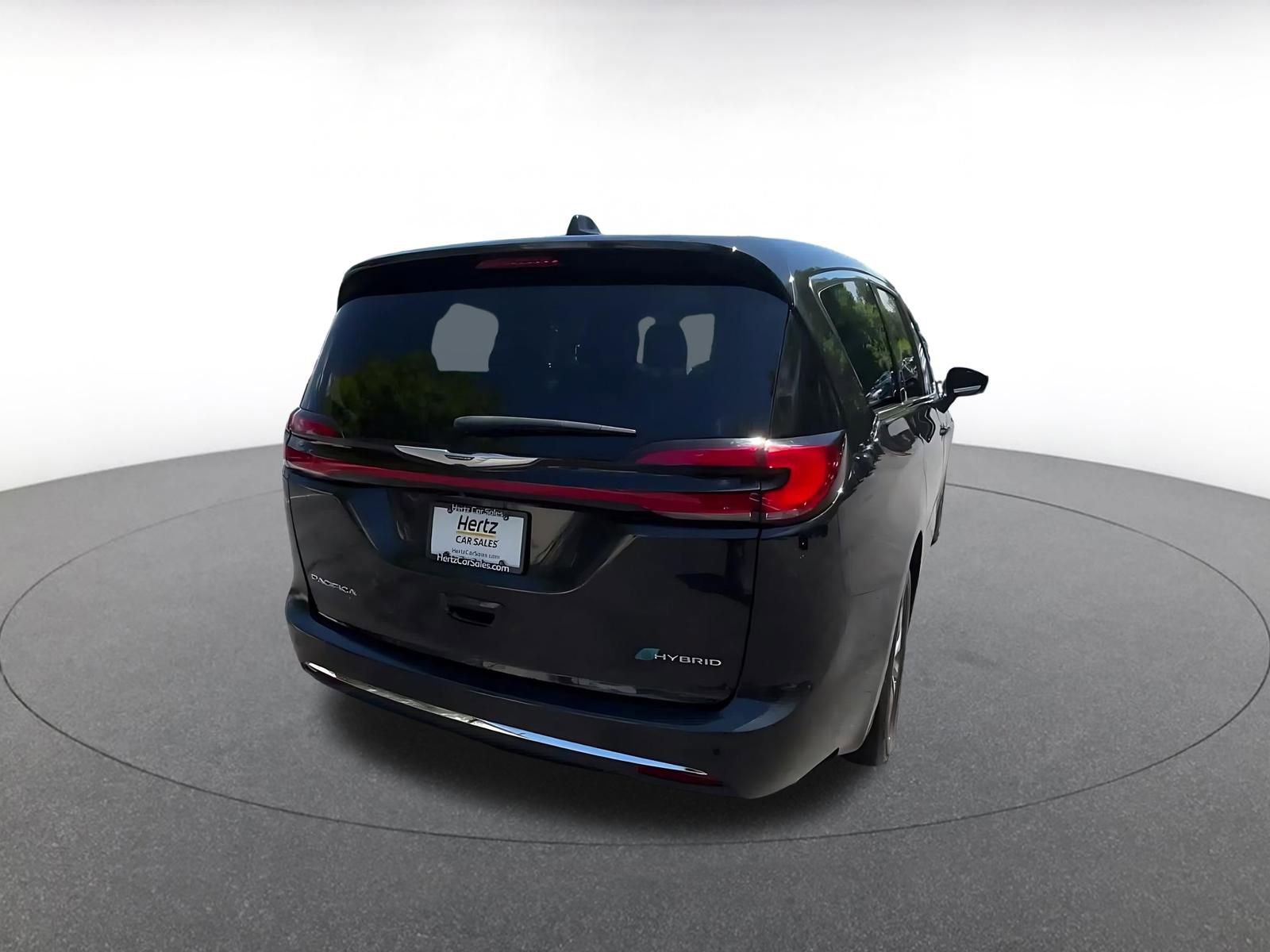 Used 2023 Chrysler Pacifica Touring-L FWD image 14