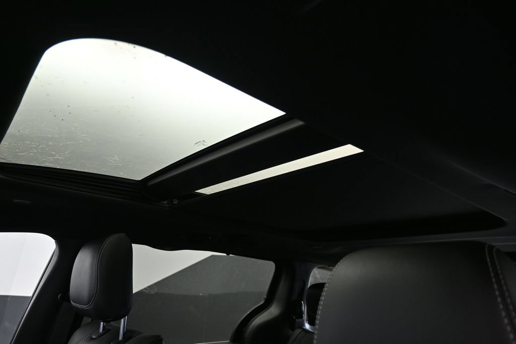 New 2027 Chrysler Pacifica Select w/ Family Tech Group FWD image 15
