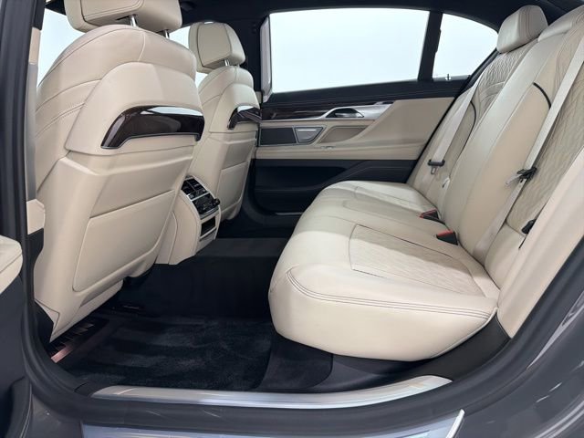 Used 2020 BMW 750i xDrive w/ Executive Package AWD/4WD image 17