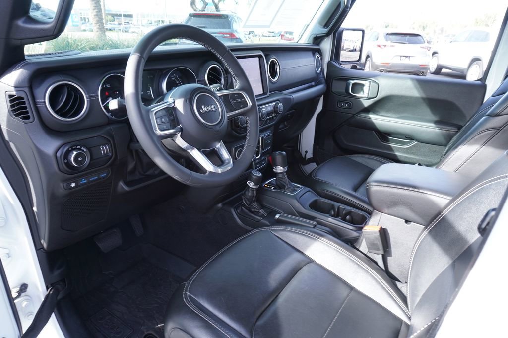 Used 2023 Jeep Wrangler Unlimited Sahara image 16