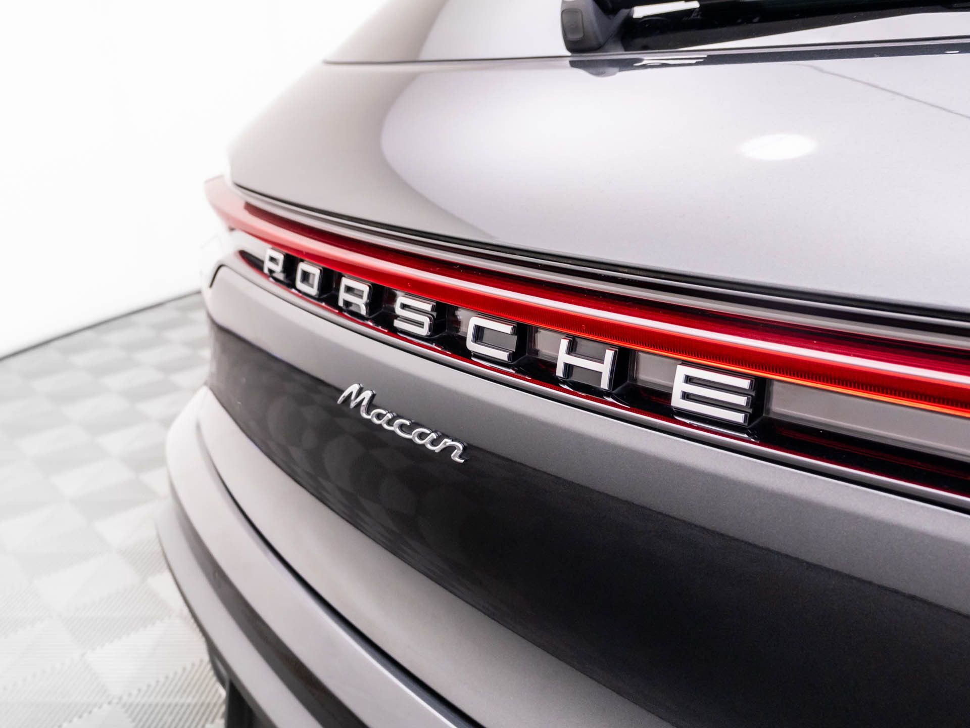 Certified 2026 Porsche Macan AWD/4WD image 33