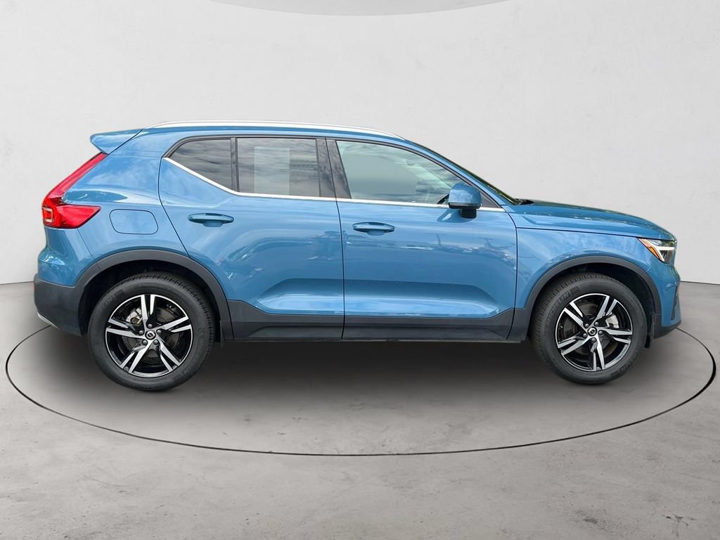 Certified 2025 Volvo XC40 B5 Core AWD/4WD image 6