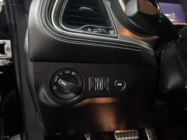 Used 2022 Dodge Challenger SRT Hellcat RWD image 16