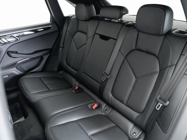 Certified 2025 Porsche Macan image 25