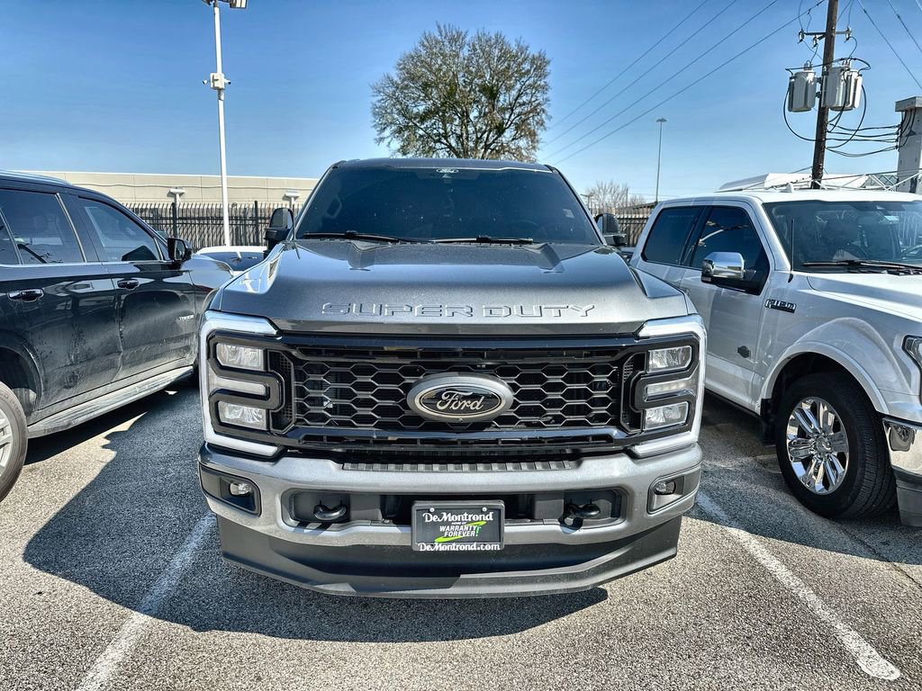 Used 2025 Ford F250 Lariat w/ Black Appearance Package image 2
