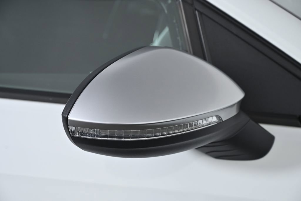 Used 2024 Volkswagen Golf R image 12