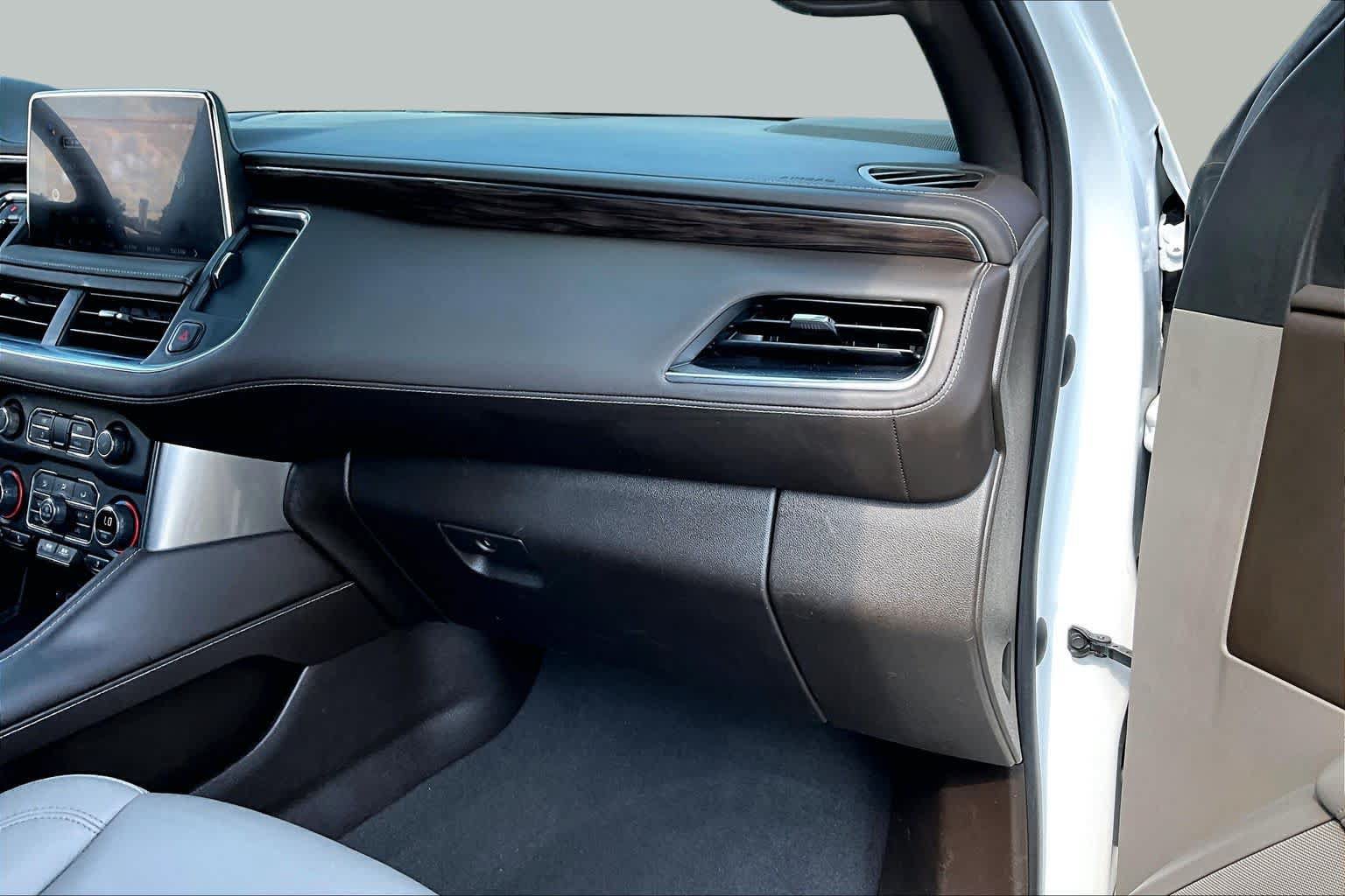 Used 2022 Chevrolet Tahoe LT w/ Luxury Package RWD image 19