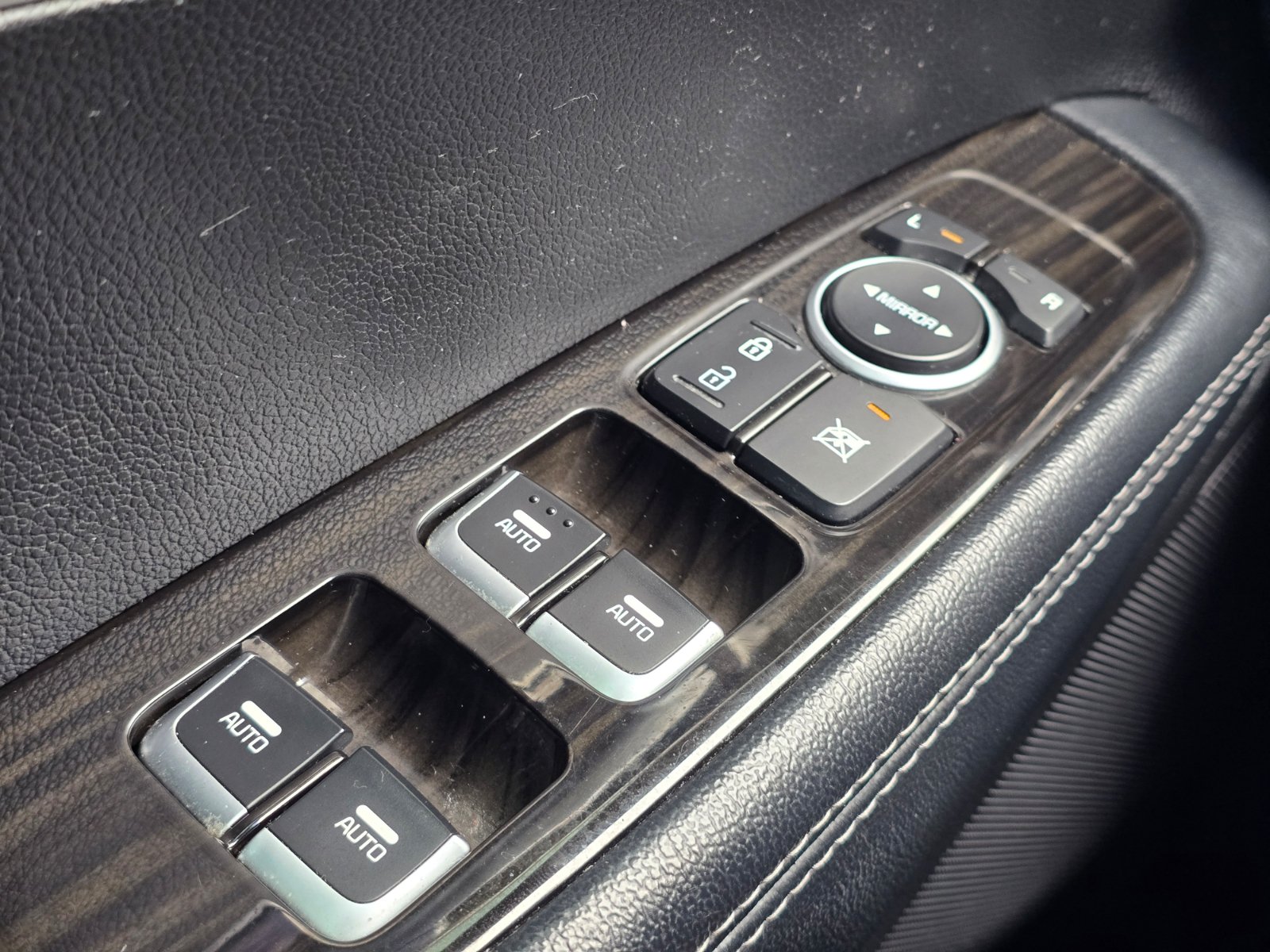 Used 2020 Kia Sorento LX FWD image 22