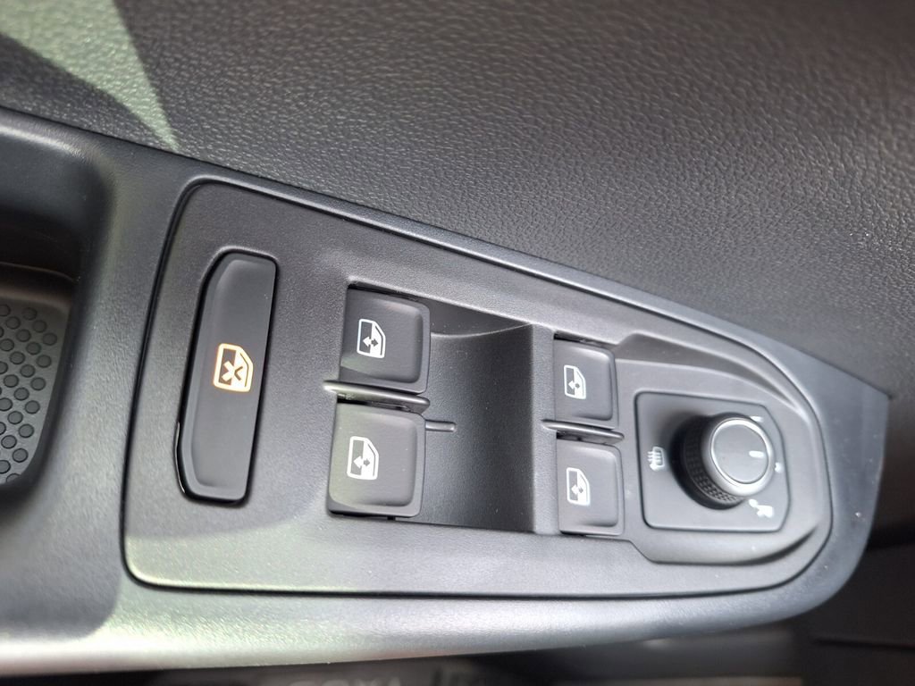 New 2025 Volkswagen Taos SE image 19