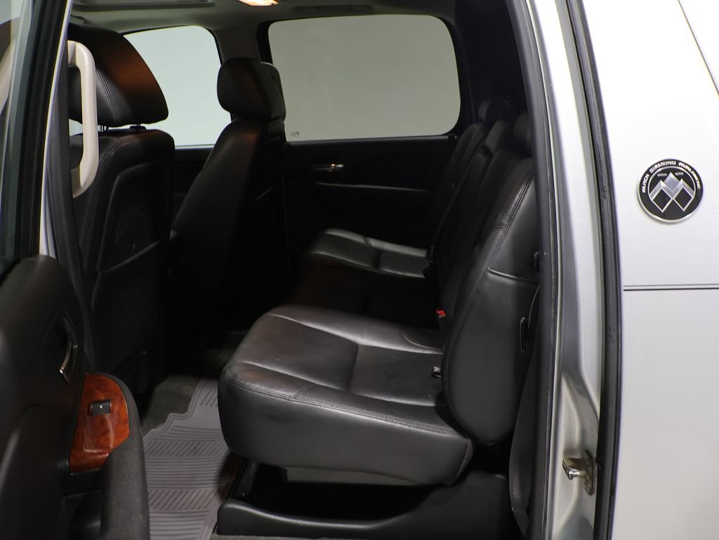 Used 2013 Chevrolet Avalanche LTZ AWD/4WD image 19