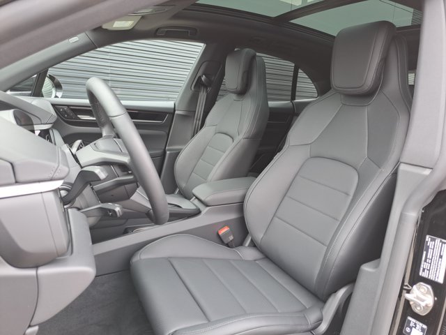 New 2026 Porsche Macan Electric RWD image 4