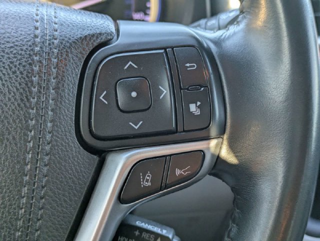 Used 2018 Toyota Highlander Limited FWD image 26