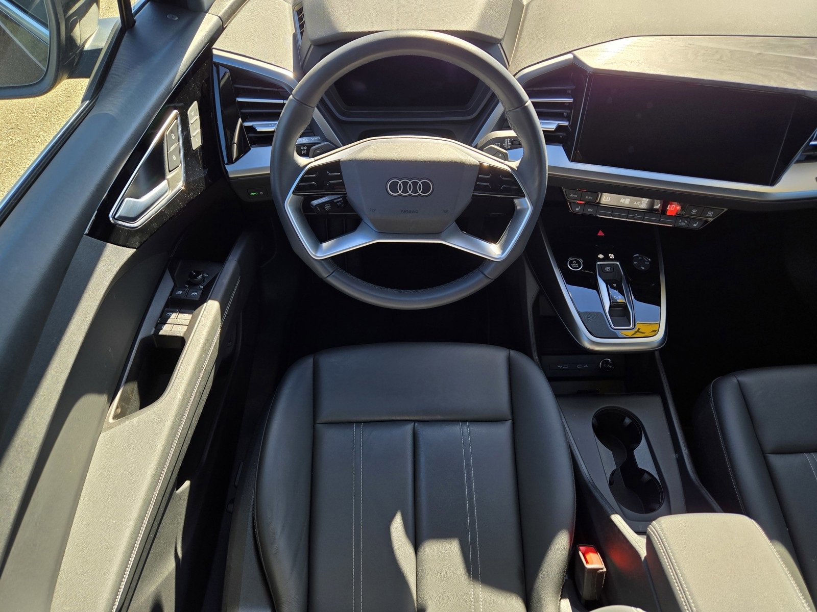 Used 2024 Audi Q4 e-tron Premium w/ Convenience Package image 10