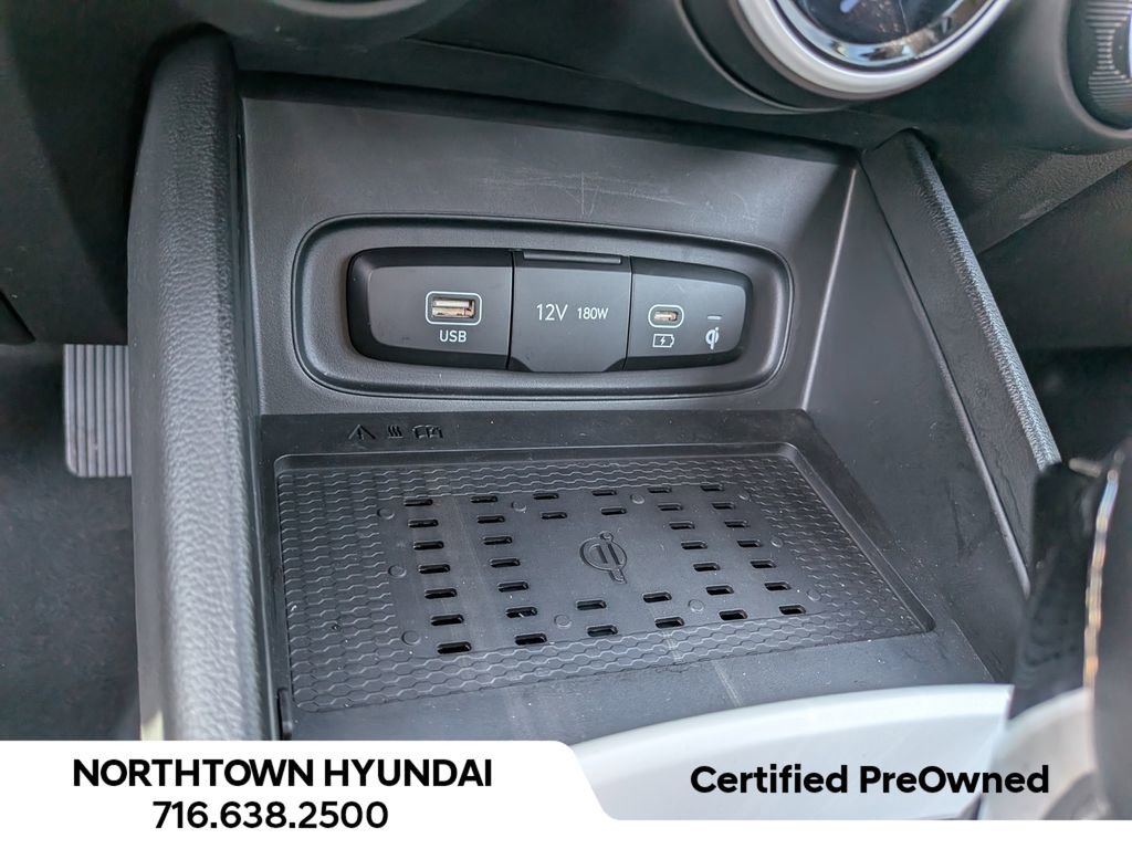 Used 2025 Hyundai Venue Limited FWD image 18