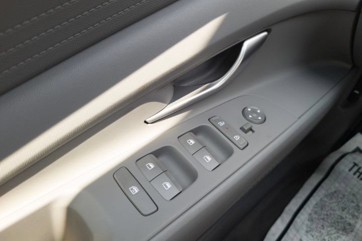 New 2026 Hyundai Elantra SE FWD image 30