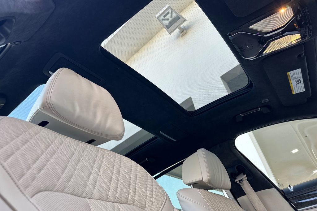 Used 2022 BMW ALPINA B7 xDrive w/ Luxury Rear Seating Package image 17