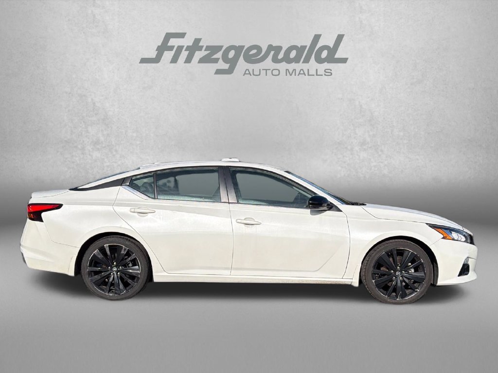 Used 2022 Nissan Altima 2.5 SR w/ Midnight Edition Package FWD image 9