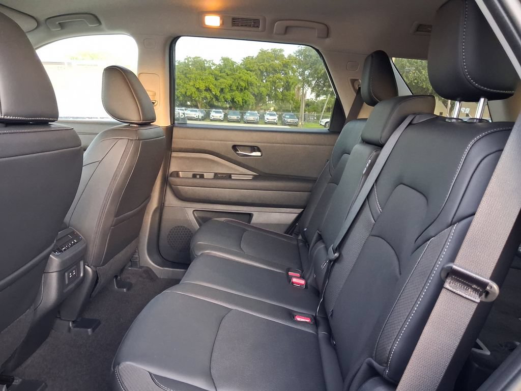 New 2026 Nissan Pathfinder SL FWD image 5