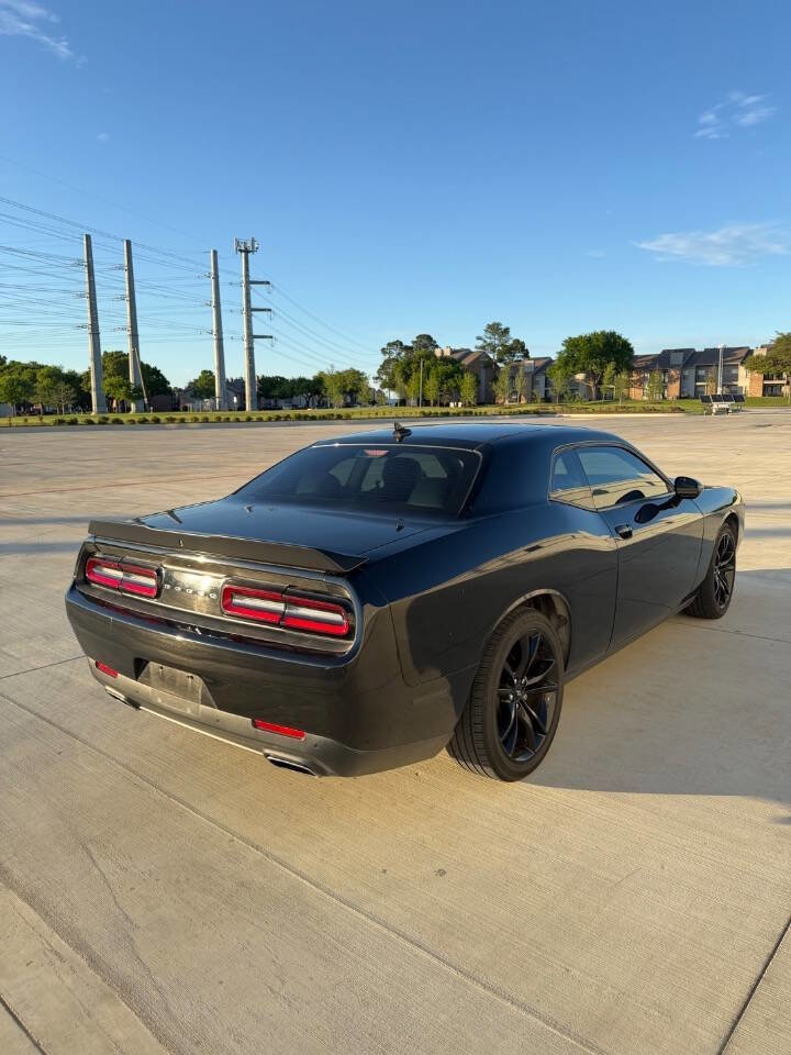 Used 2017 Dodge Challenger SXT Plus image 8