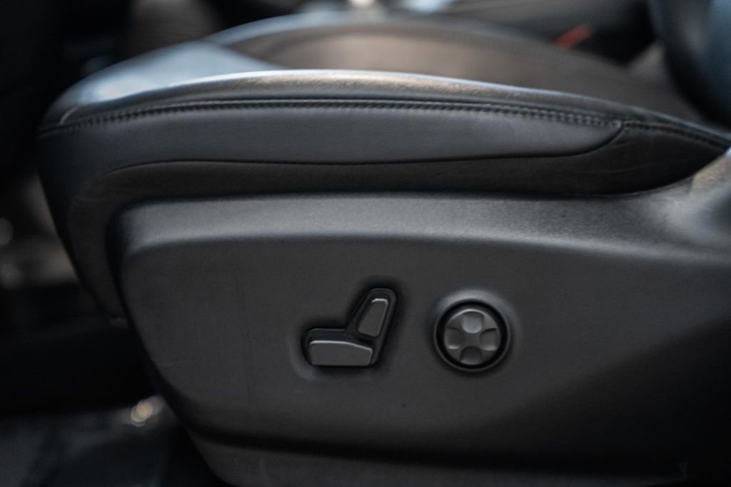 Used 2025 Chrysler Pacifica Select image 38