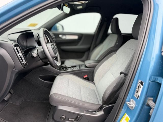 Used 2024 Volvo XC40 B5 Core AWD/4WD image 20