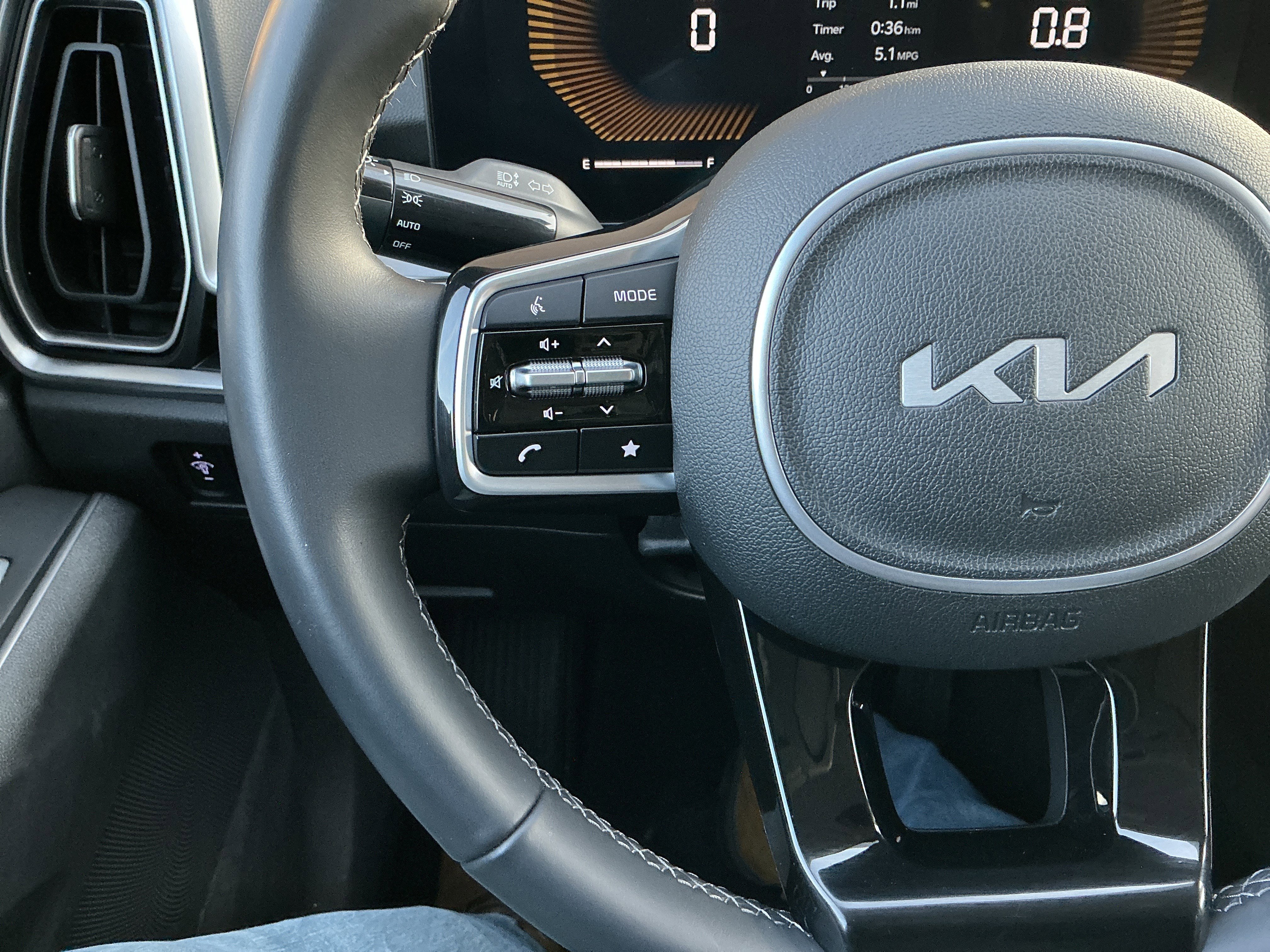 Used 2024 Kia Sorento S image 12